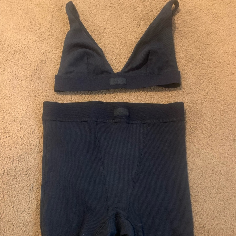 SKIMS set